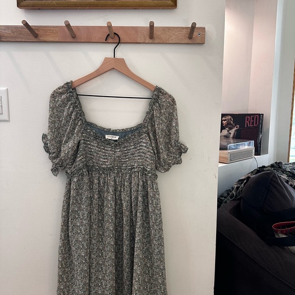 Storia Floral Smocked Dress - Picture 1 of 4